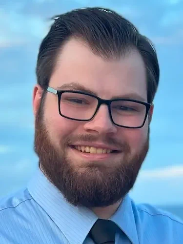 A head shot of Zach Barnett